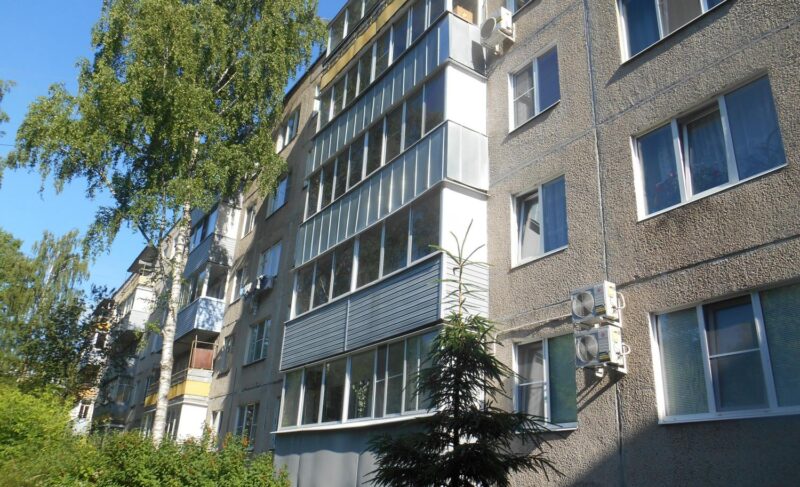 Во дворе на Приборостроителей нашли тело мужчины. Следователи уже установили обстоятельства его гибели