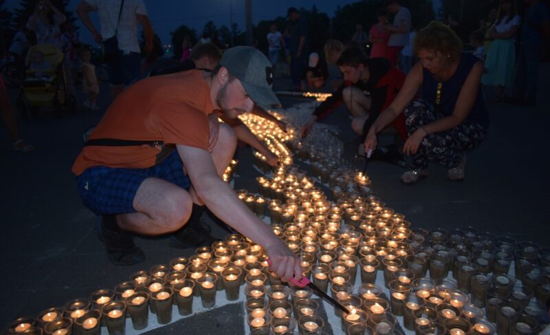 В Рыбинске прошла акция «Огненная картина войны». Фото