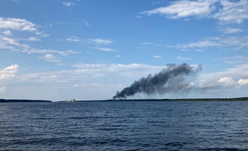 В Каменниках горел мазут