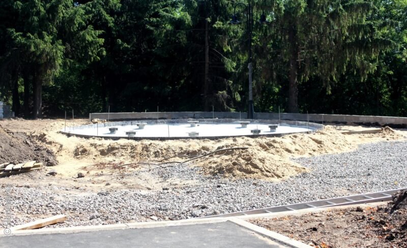 Подрядчик опаздывает, общественники протестуют. Как развивается ситуация со строительством площадки на Бульварной