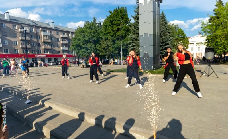 Отремонтировали по «Решаем вместе». Фоторепортаж с открытия обновлённой Комсомольской площади