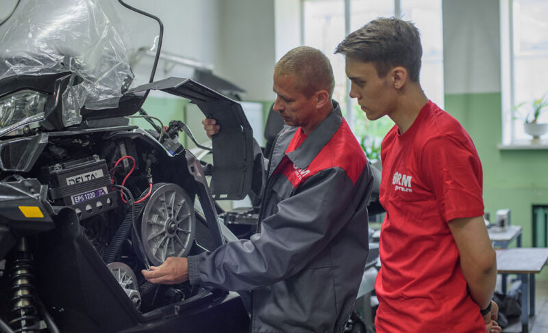 Компании — молодые специалисты, студентам — работа. На «Русской механике» приняли практикантов