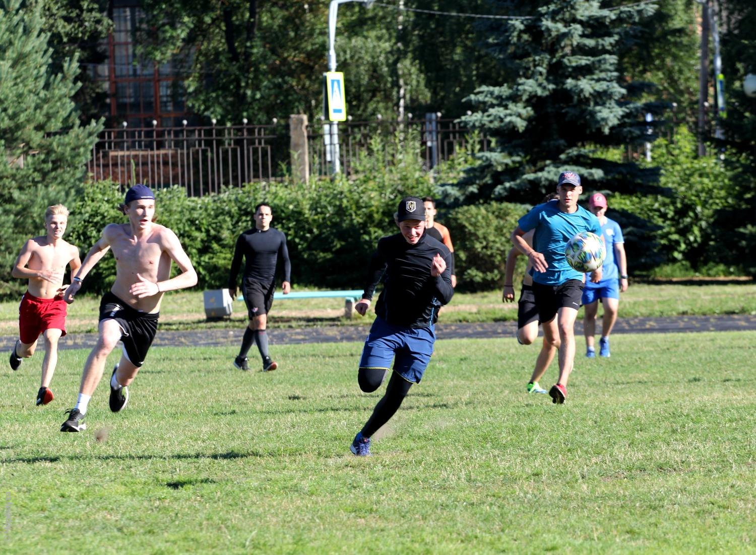 Тренировочный полет. Учение полиции Краснодара на футбольном поле 2011. На каком поле тренируется Академия Торпедо. 4 Смотреть 24 часа на футбольном поле.