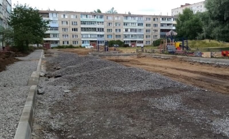 Конфликт между жильцами и подрядчиком. Почему во дворе на улице Шевченко остановили работы