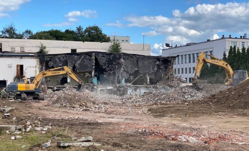 Вместо здания фабрики-кухни организуют парковку и выставочную площадку