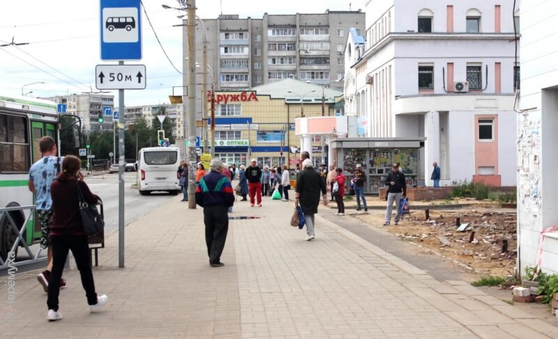 Старый снесли, а нового нет. Рыбинцы ждут остановочный павильон на Привокзальной площади