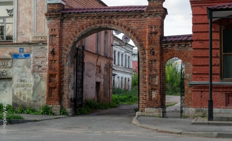 Место для военных, школьников, натуралистов: в Рыбинске восстанавливают одно из зданий усадьбы Цехового. История имения