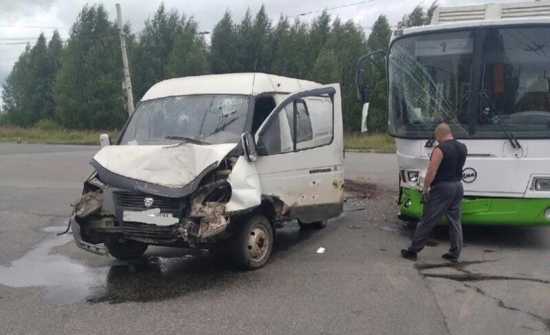 На Волочаевской столкнулись два автомобиля, на Ворошилова — «Газель» и троллейбус. ДТП в Рыбинске