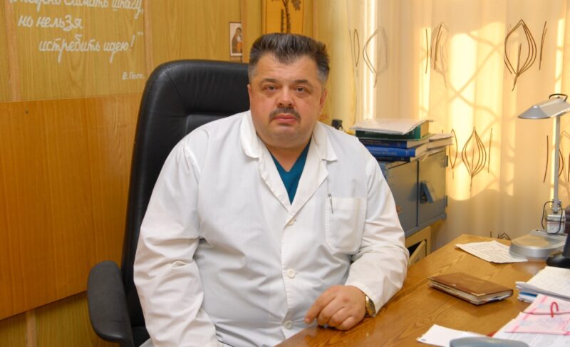 Замглавного врача горбольницы №2 Андрей Исаев получил грамоту от президента