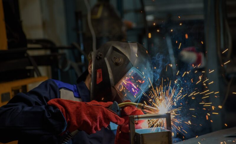 «Несмотря на роботизацию, без человека не справиться». На «Русской механике» определили лучших в трёх профессиях