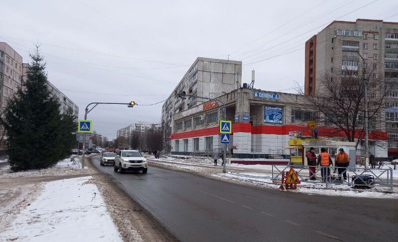 На Моторостроителей установят фонари и светофоры