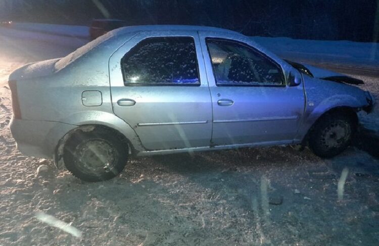 На Окружной столкнулись два Renault. Пострадали три человека