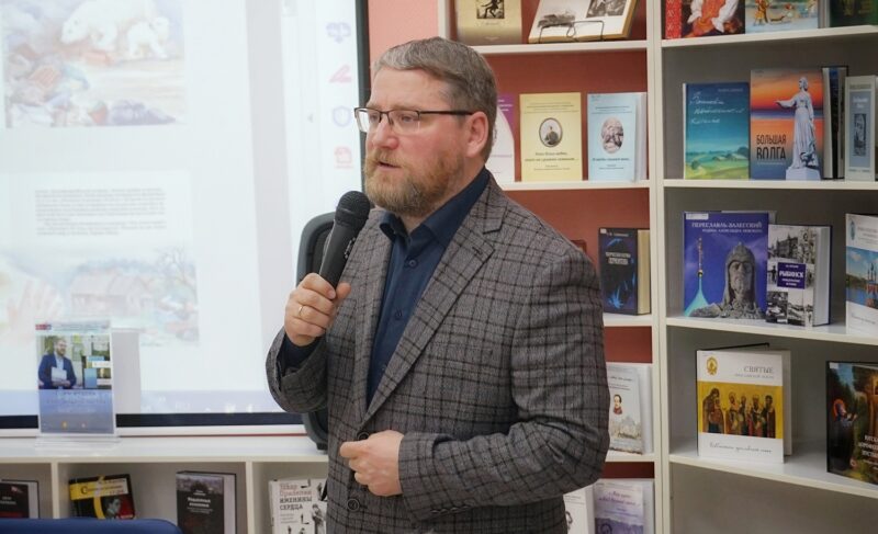 «Хочу, чтобы у людей была возможность читать книги». Виталий Горошников — о ситуации в издательском деле и новинках «Медиароста»