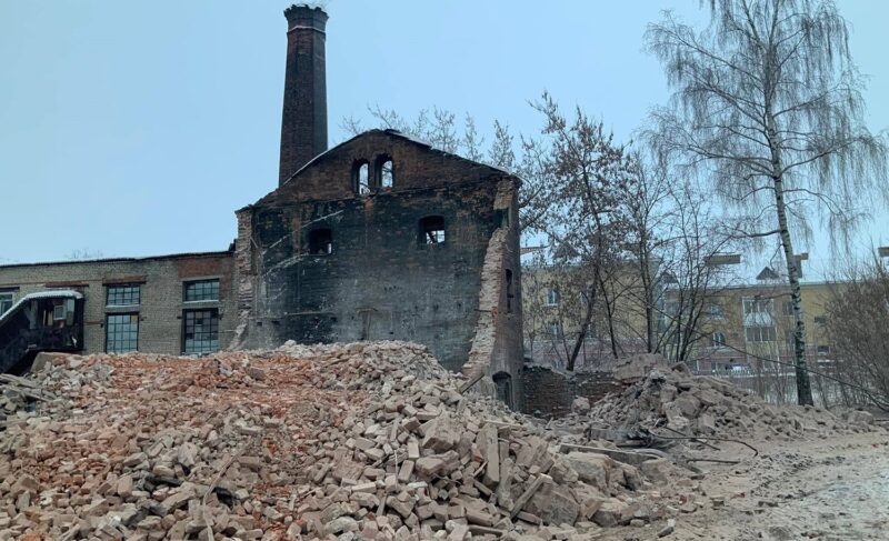 В Рыбинске продолжается снос зданий с почти полуторавековой историей. В администрации говорят, что это не их дело
