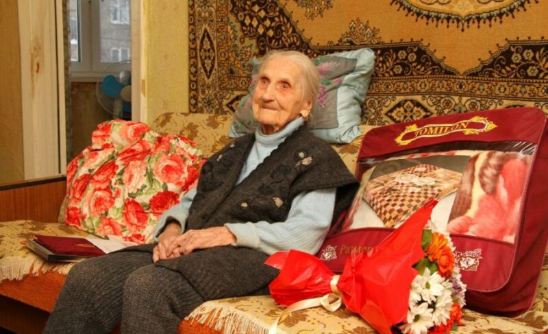 Ветеран Великой Отечественной Нина Беляева отметила столетний юбилей
