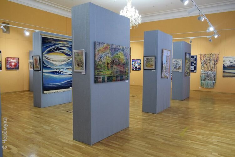 В музее-заповеднике открылась персональная выставка Валентины Ершовой. В экспозиции есть рыбинские пейзажи