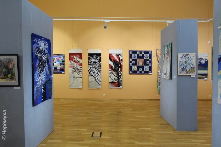 В музее-заповеднике открылась персональная выставка Валентины Ершовой. В экспозиции есть рыбинские пейзажи