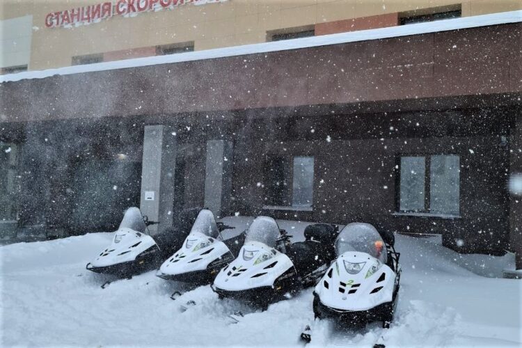 На Сахалине медики временно пересели со скорых на снегоходы «Русской механики»