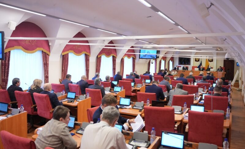 Проголосовали — подумали — переголосовали. Как депутаты Облдумы принимали поправки в региональный бюджет