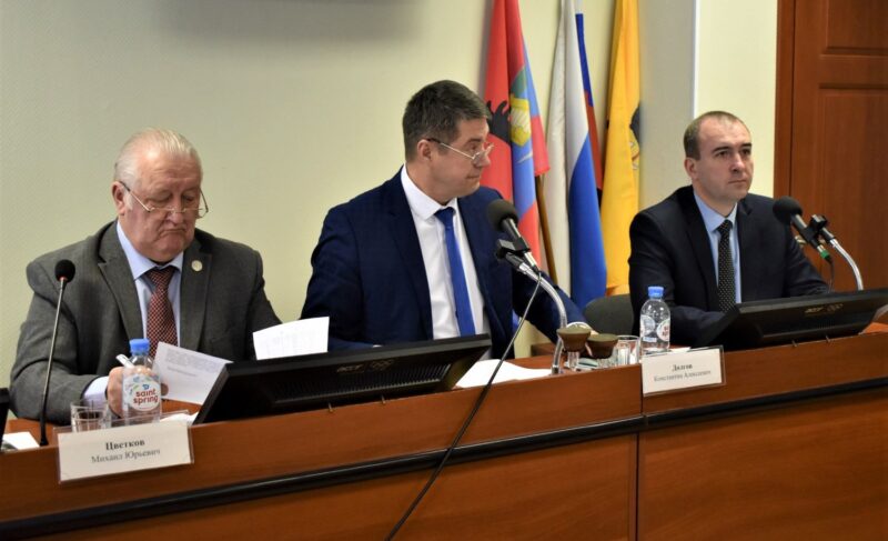 Предоставление квартир и распределение выпускников. Рыбинские депутаты решили обратиться к областным властям с проблемой нехватки медиков