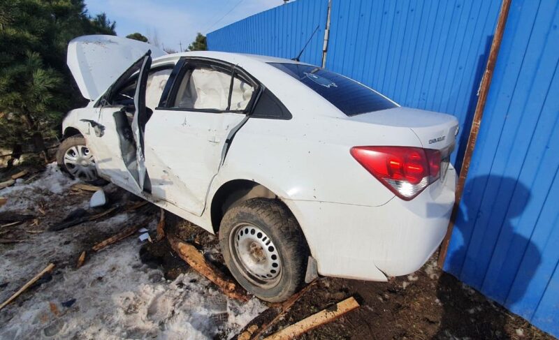 Нетрезвый рыбинец на иномарке врезался в забор