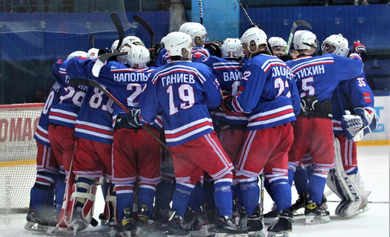 Хоккейный «Полёт» лидирует в полуфинальной серии Кубка регионов. Обзор двух «горячих» игр
