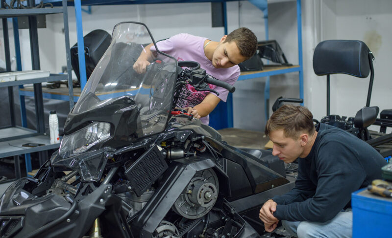 Посмотреть, как создаются снегоходы. «Русская механика» присоединилась к акции «Неделя без турникетов»