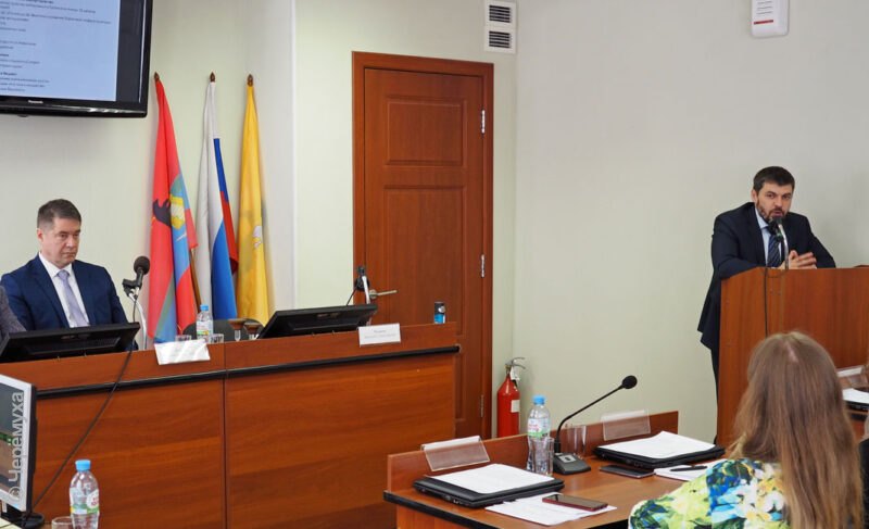 Мусор, работа с «Рыбинской генерацией» и ремонт моста. О чём депутаты спрашивали Дмитрия Рудакова, послушав отчёт за 2021-й год