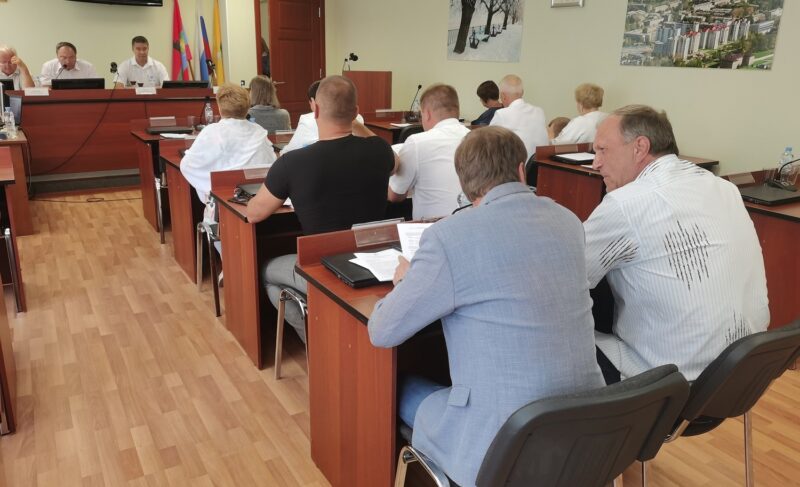 Дотянули до последнего: Муниципальный Совет прекратил полномочия депутата Александра Егорова