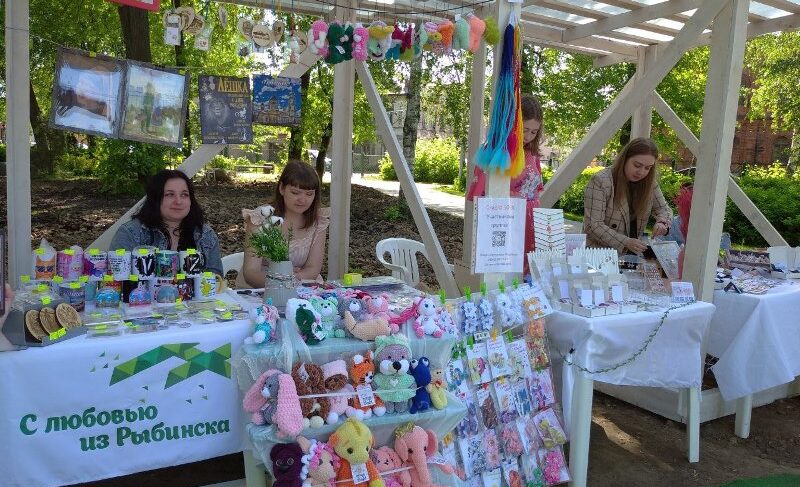 В Городском сквере открыли ярмарку мастеров. Здесь же будут проходить мастер-классы