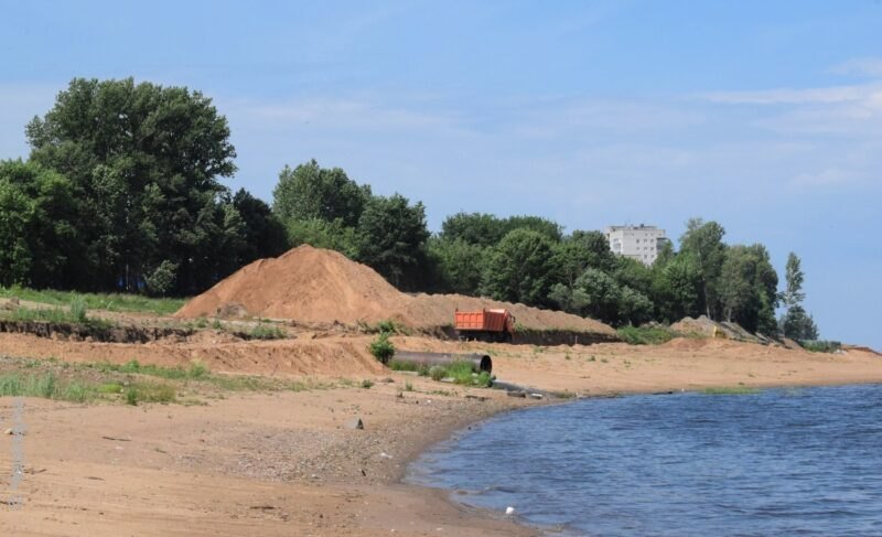 «Рабочих будет больше, когда выстроится вся цепочка». Подрядчик рассказал «Ч» о берегоукреплении в Рыбинске