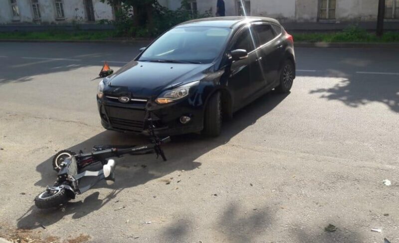 Пострадавший ребёнок, столкновение с электромопедом, автомобиль в кювете: сводка ДТП на рыбинских дорогах