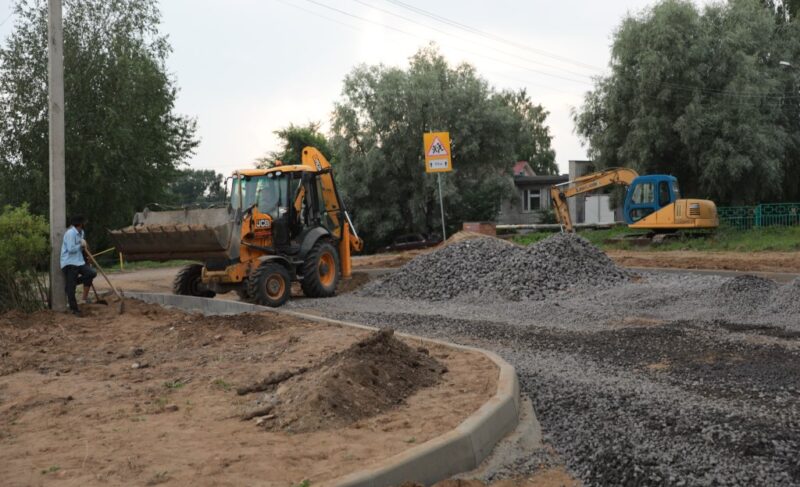 Ремонт дорог и дворов: какие объекты в Рыбинском районе проверил Михаил Евраев