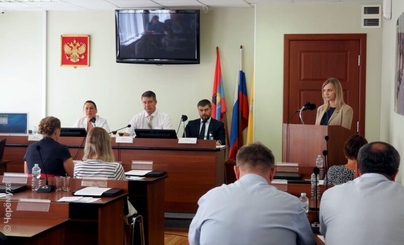 Запрет на встречи «без свидетелей», проблемы с транспортом и «Бурлак». Депутаты рассмотрели корректировки документов и бюджета-2022