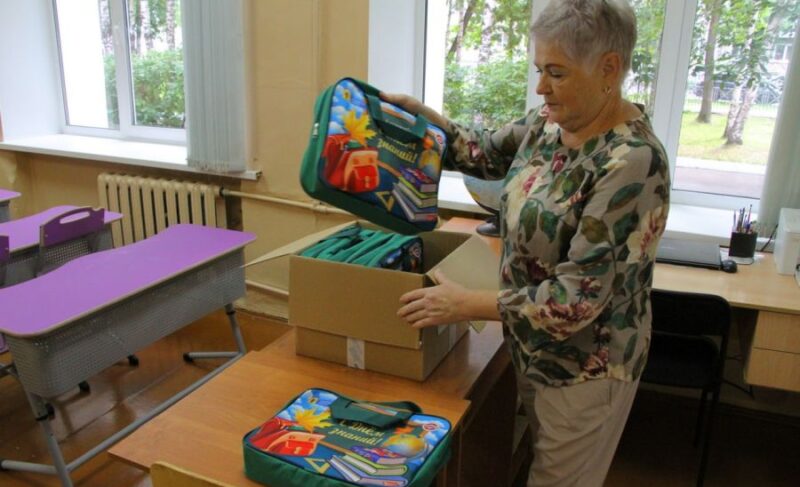 Подарки для первоклассников, лучший педагог и ремонт в «Метеоре». Новости от администрации про соцсферу