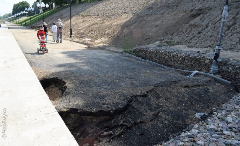 Глава Рыбинска о размытом берегоукреплении на Стрелке: «Разрушения появились после недавнего ливня»