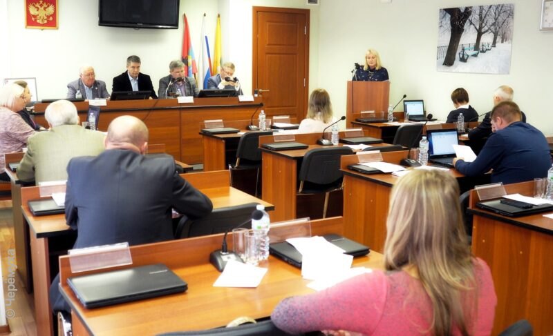 «Кворума нет, надо ждать»: рыбинские депутаты не сразу, но провели заседания постоянных комиссий
