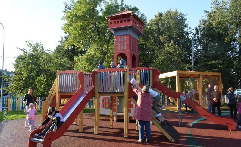 Надписи и сломанные качели: неизвестные повредили «Маленький Рыбинск». Всё восстановлено