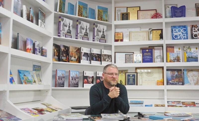 В рыбинском издательстве «Медиарост» открыли «избу-читальню»