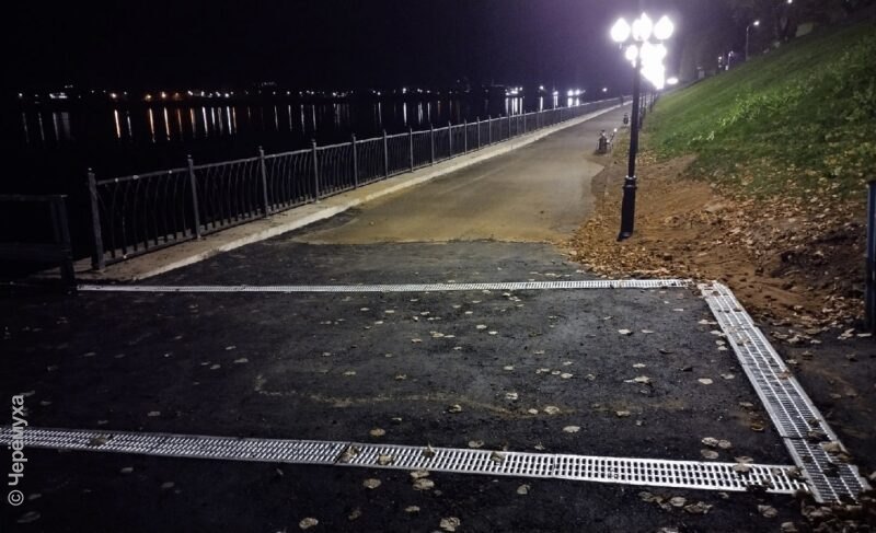 На Стрелке устранили провалы. Но есть претензии к качеству асфальта