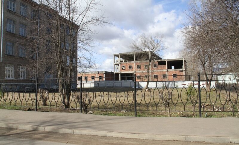 В Рыбинске снова пытаются продать недостроенный спорткомплекс на Баженова