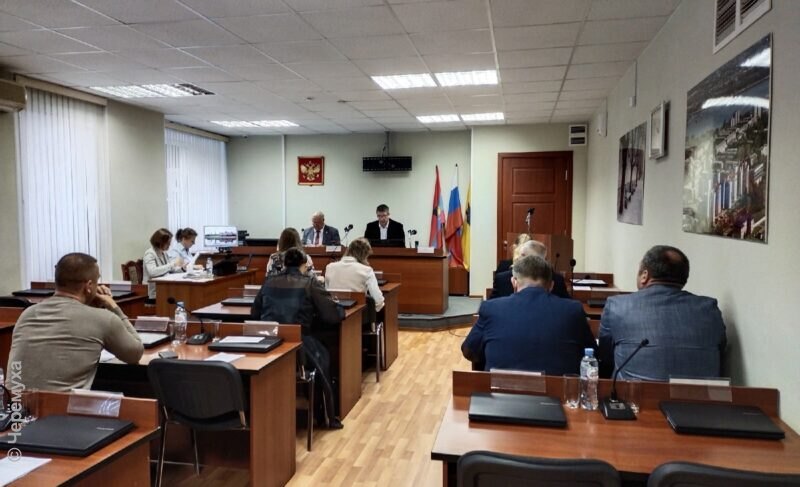 За закрытой дверью: в Рыбинске журналистам не разрешили присутствовать на заседании Муниципального Совета