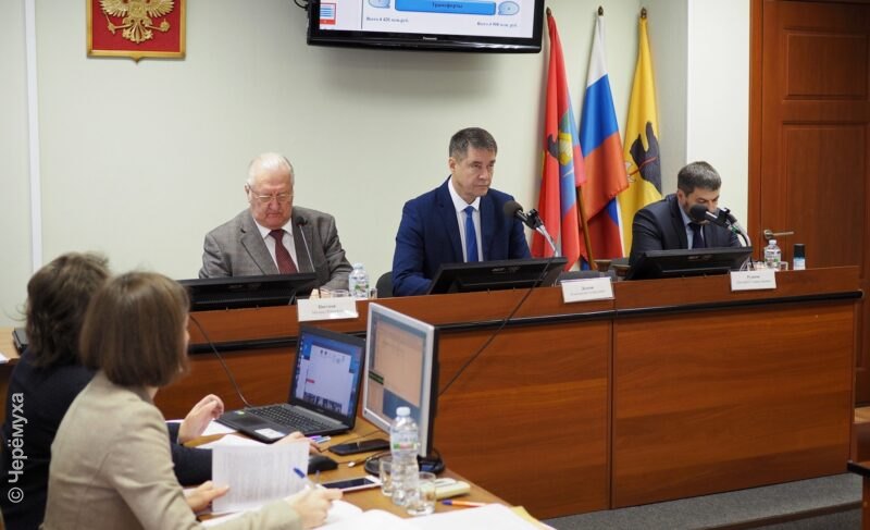 Рыбинские депутаты поддержали увеличение зарплат чиновникам и утвердили новую старую структуру администрации