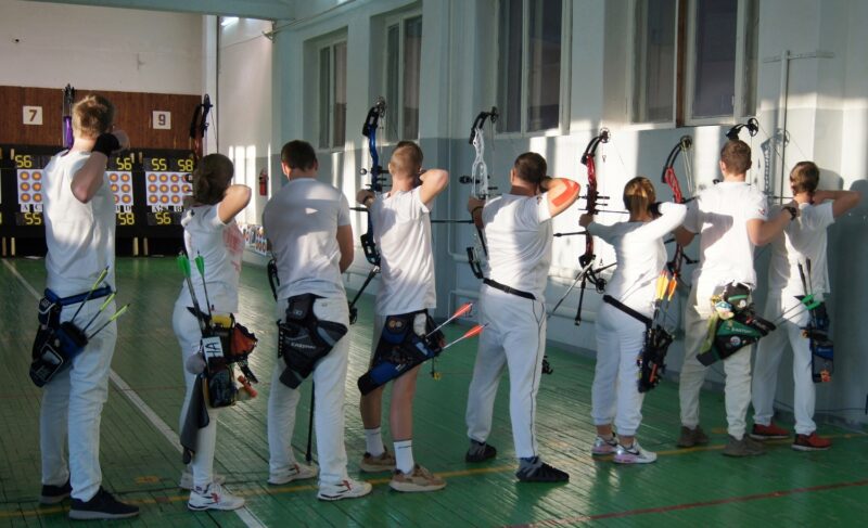 Бронза чемпионата России по шорт-треку, медали лучников и потерянное лидерство «Полёта»: подборка спортивных новостей