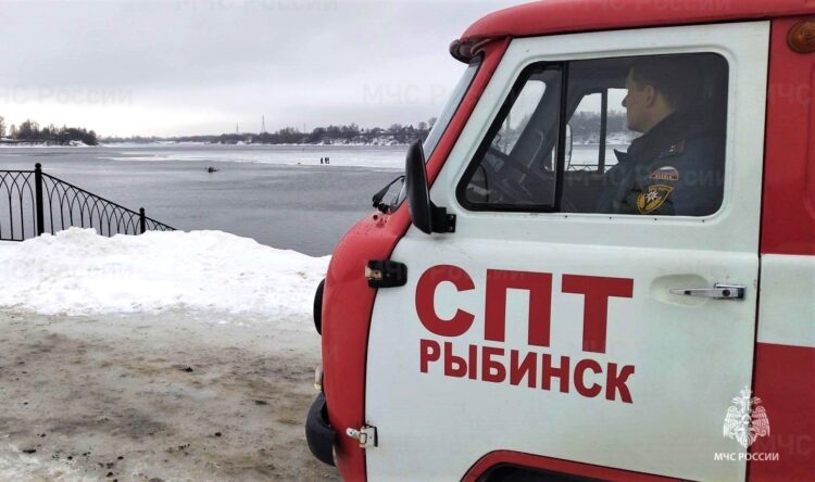 В Рыбинске пятерых рыбаков унесло на льдине