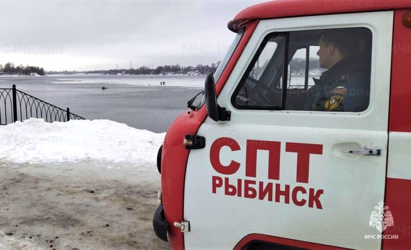 В Рыбинске пятерых рыбаков унесло на льдине