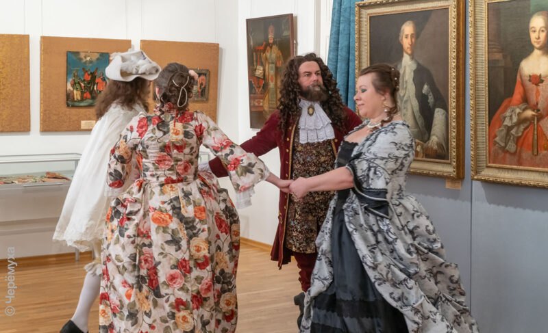 «Менуэт в старинной усадьбе». Музейную выставку дополнили танцами эпохи барокко. Фото и видео