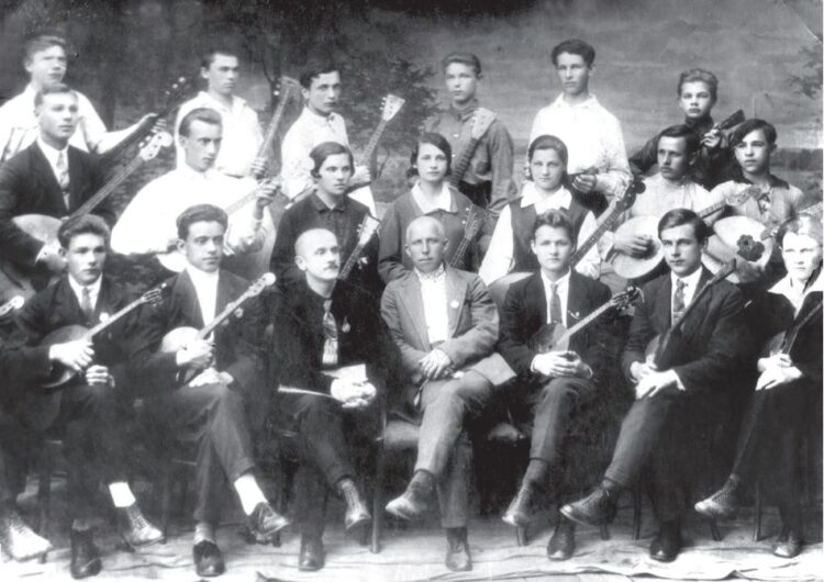«Как монолит, как единое целое». Оркестру народных инструментов имени Павлова — 95 лет