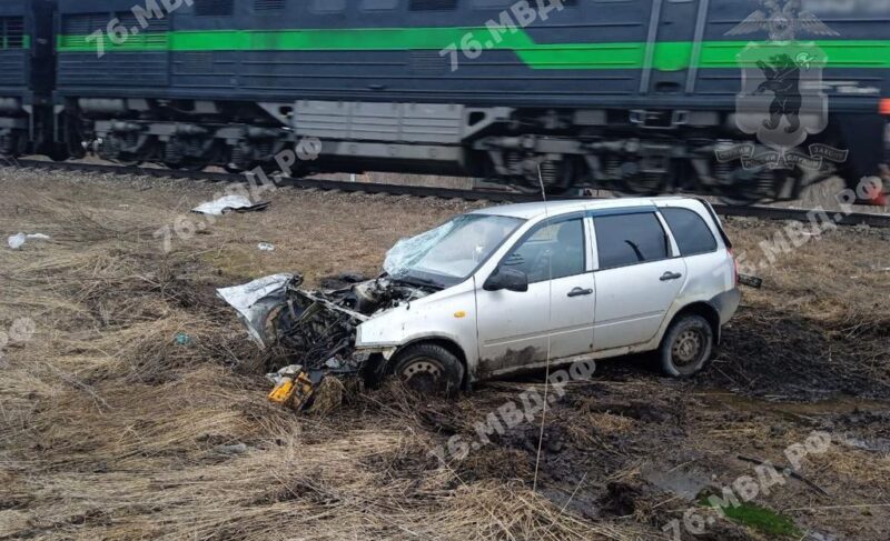 В Некоузском районе столкнулись автомобиль и поезд. Есть погибшие