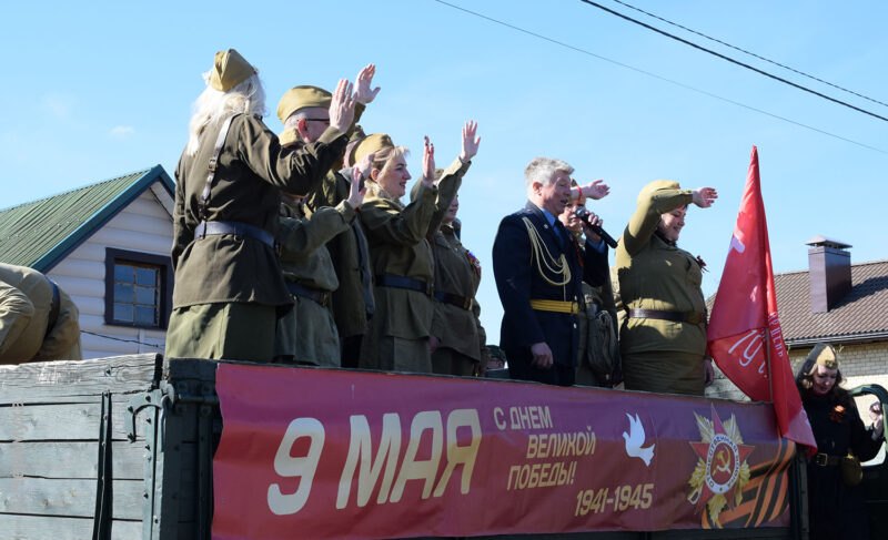 Трогательно и душевно. Рыбинцы поздравляют ветеранов с Днём Победы. Фоторепортаж